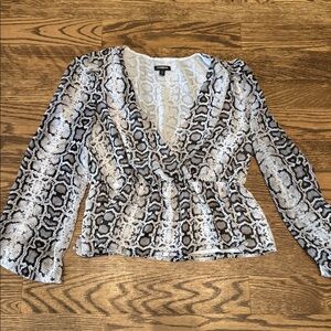 ✅ - Snakeskin Print V-neck Peplum Blouse